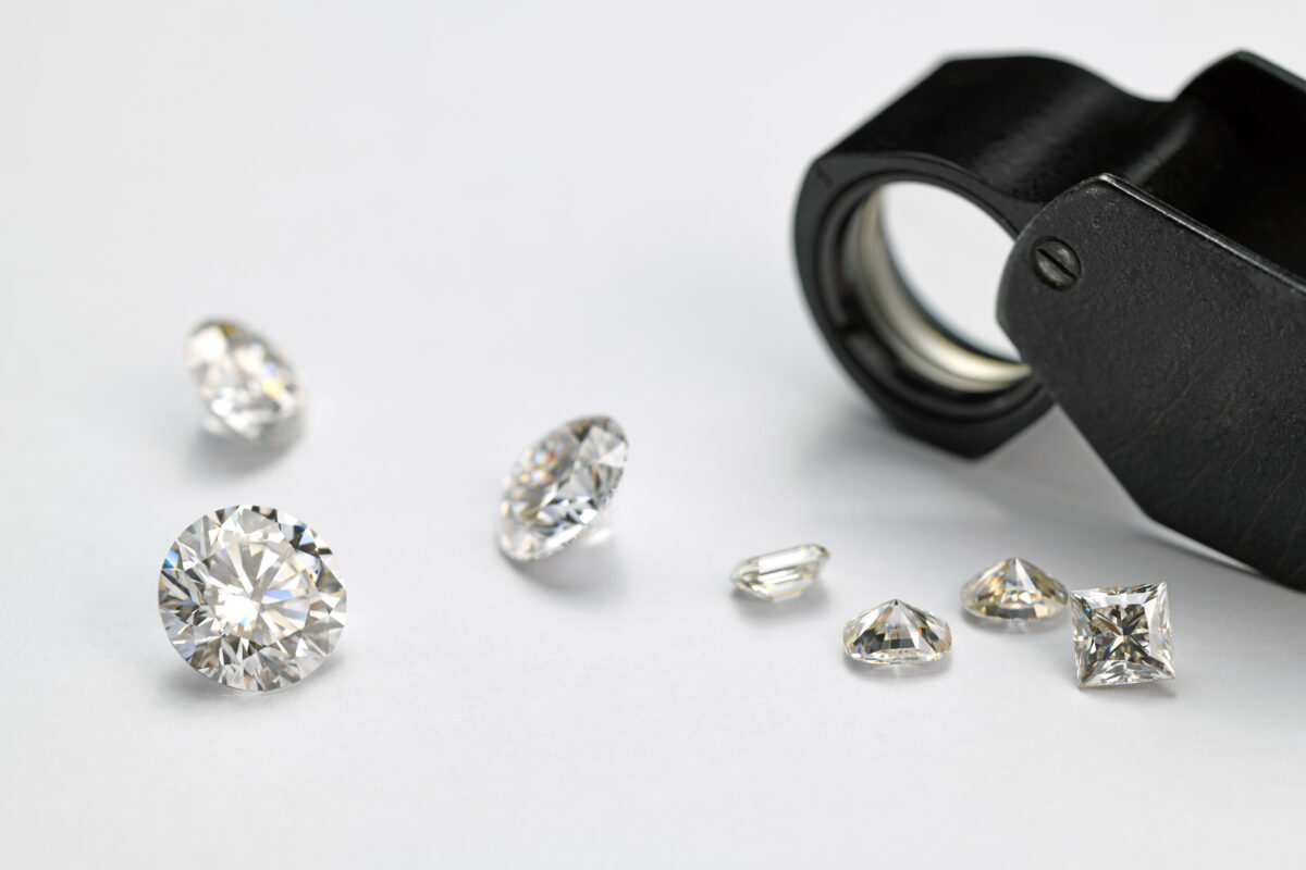 Diamond Clarity in Real Life: What You See Versus What the Report Says Tailor Diamonds image