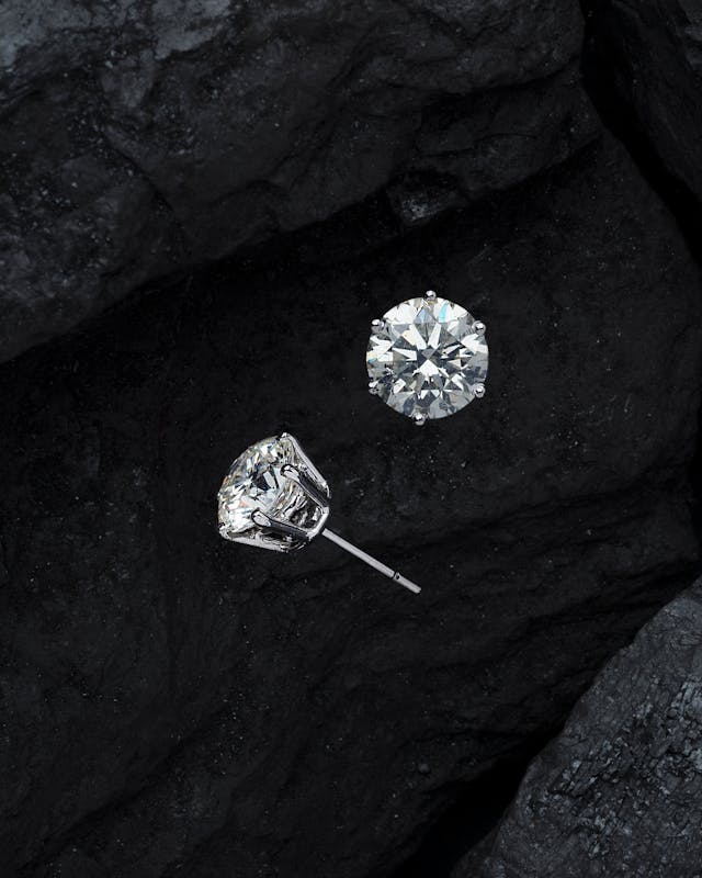 Close-up diamonds illustrating diamond cut quality