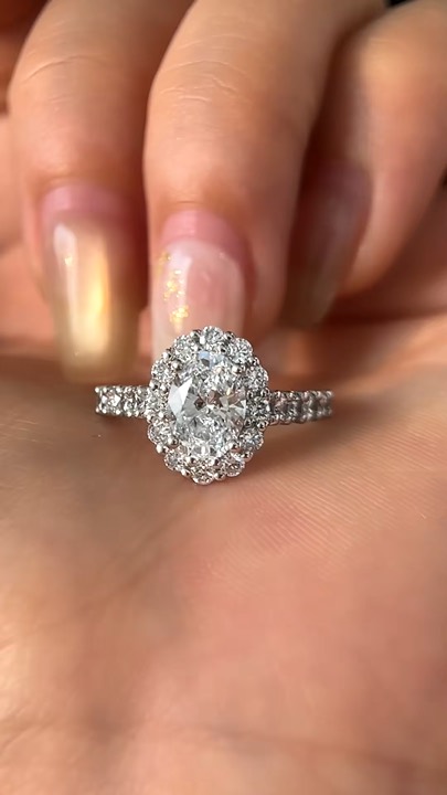 Oval Halo Texture customer video thumbnail